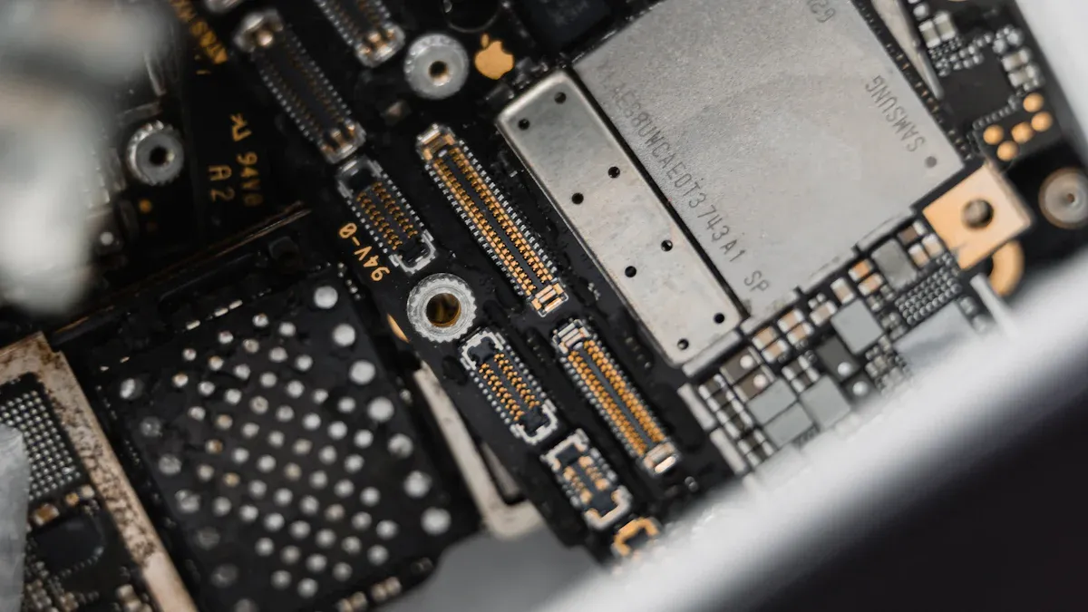 Aplicações da constante dielétrica em cenários do mundo real