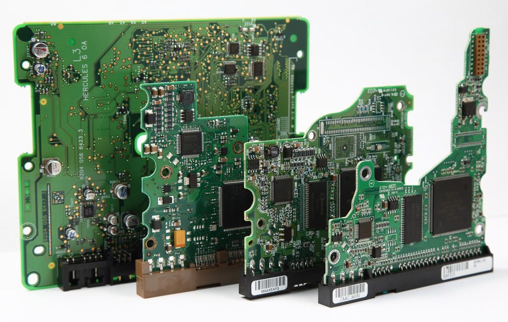 Improving Signal Integrity in High-Speed PCB Layouts
