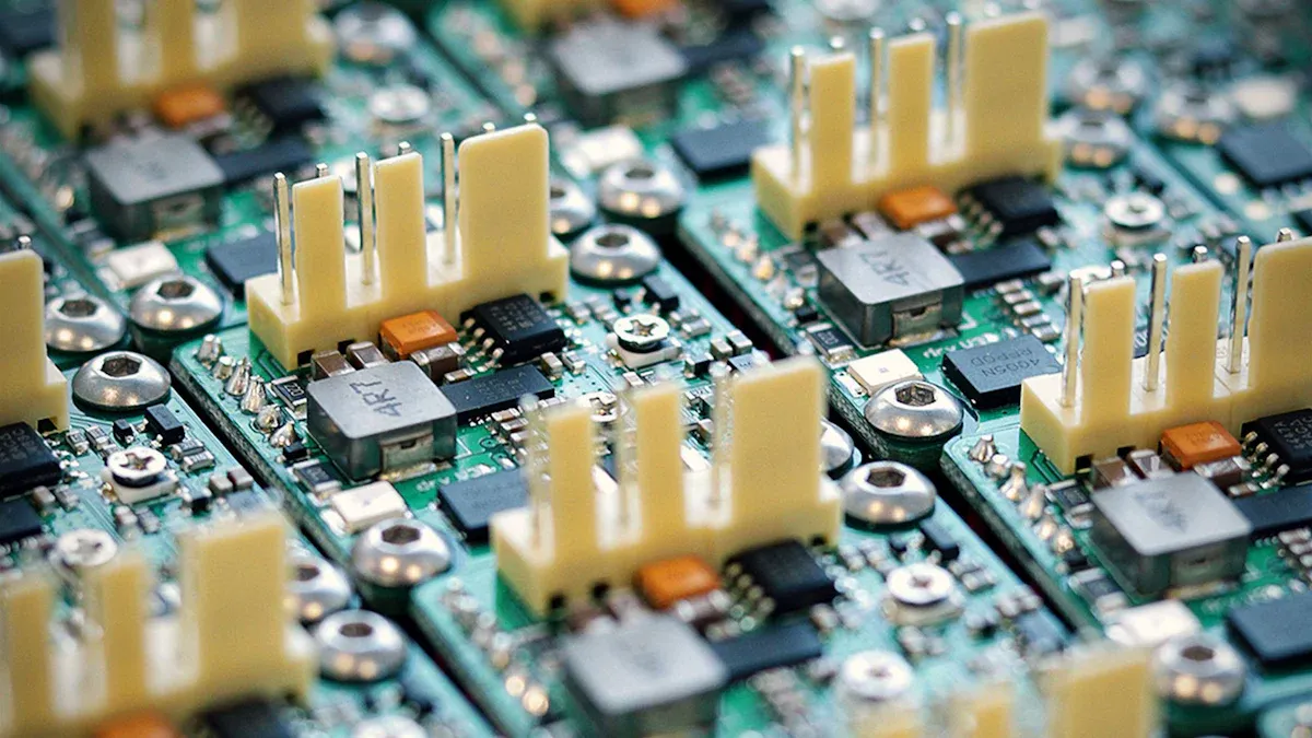 Fitur Pelapisan Emas untuk PCB