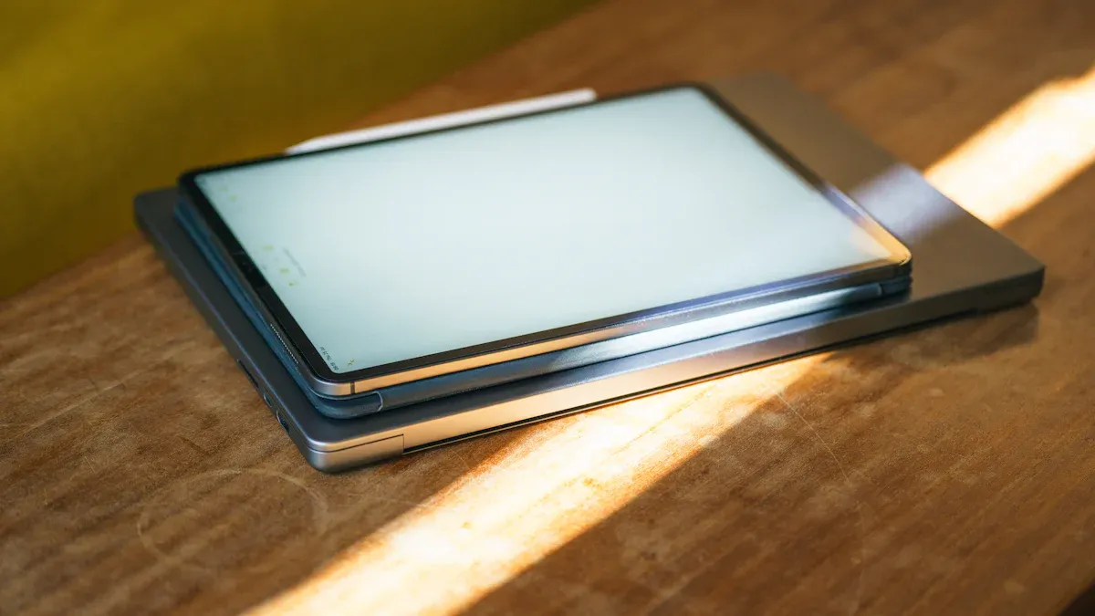 Ffonau Plygadwy: Ffactorau Ffurf Newydd