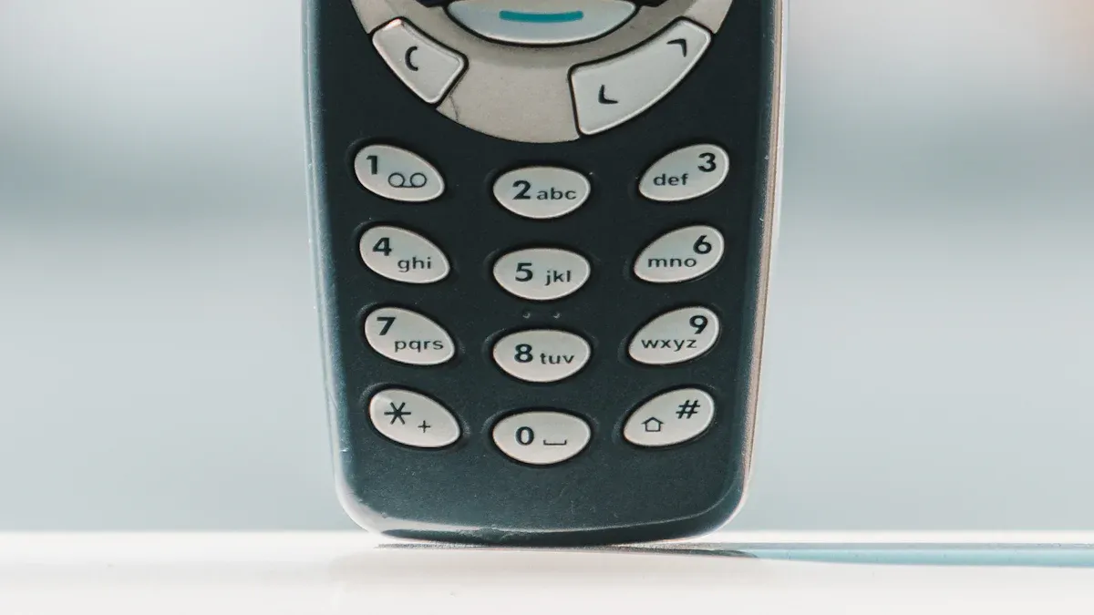 Proses Pembuatan Ponsel Fitur