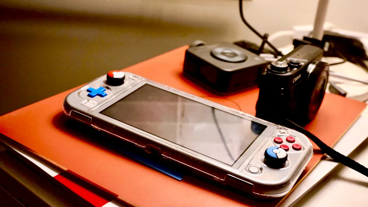 Best Handheld Gaming Console & Hybrid Choices